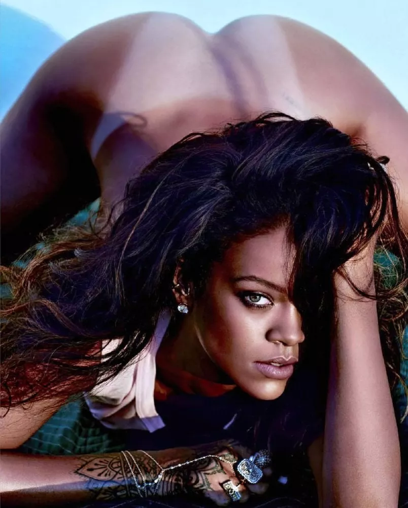 Rihanna in LUI posted by reigningknightshade