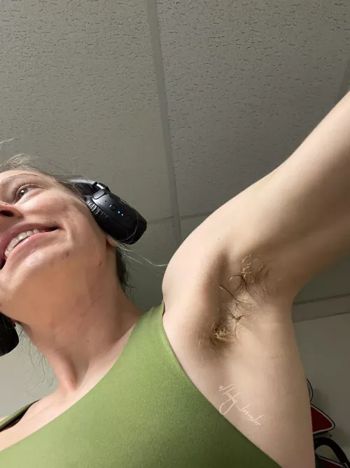 sweaty gym pits ! by Leaky_Lavender