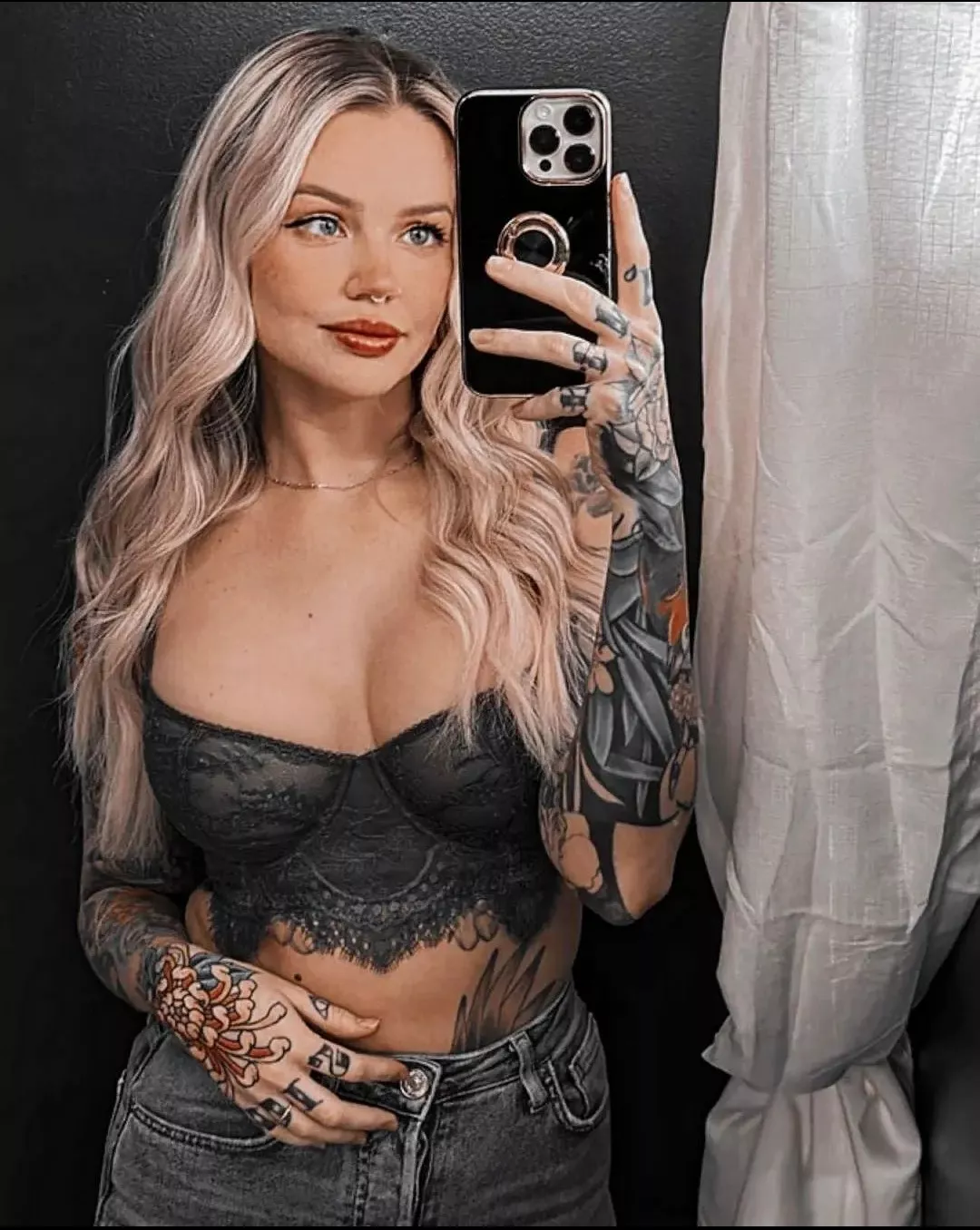 Tattooed baddie posted by LovesBoltOns