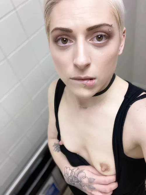 They’re not the first thing you notice 😅 by apparent-slut