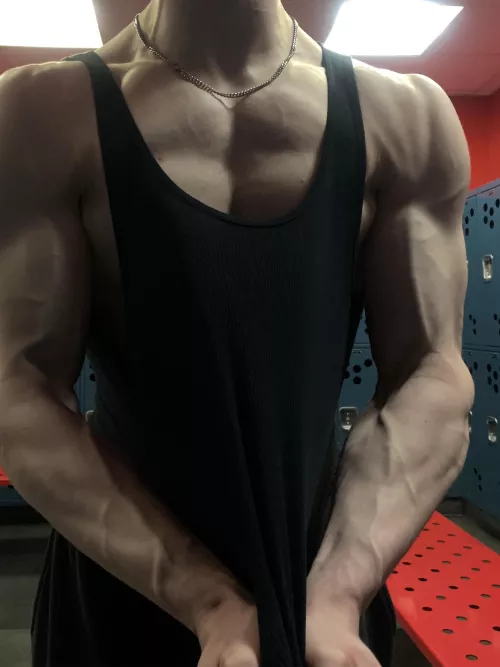 wanna see me flex? by bobbydeitz