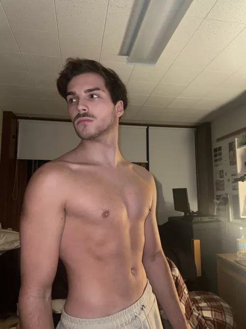 Workout b4 my 7:30 stream 💜💪🏼 by Maxhrbeck