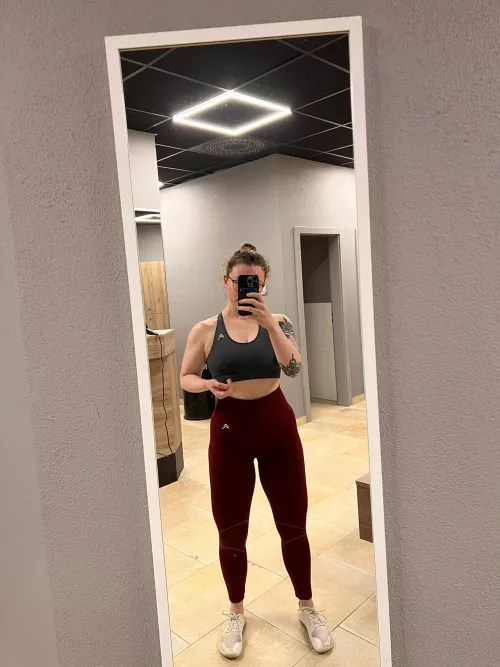 You like girls with big arms? by EmilyCanee