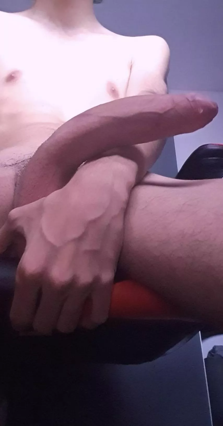 19 and hung like this 😳 posted by Warm_Library_2267