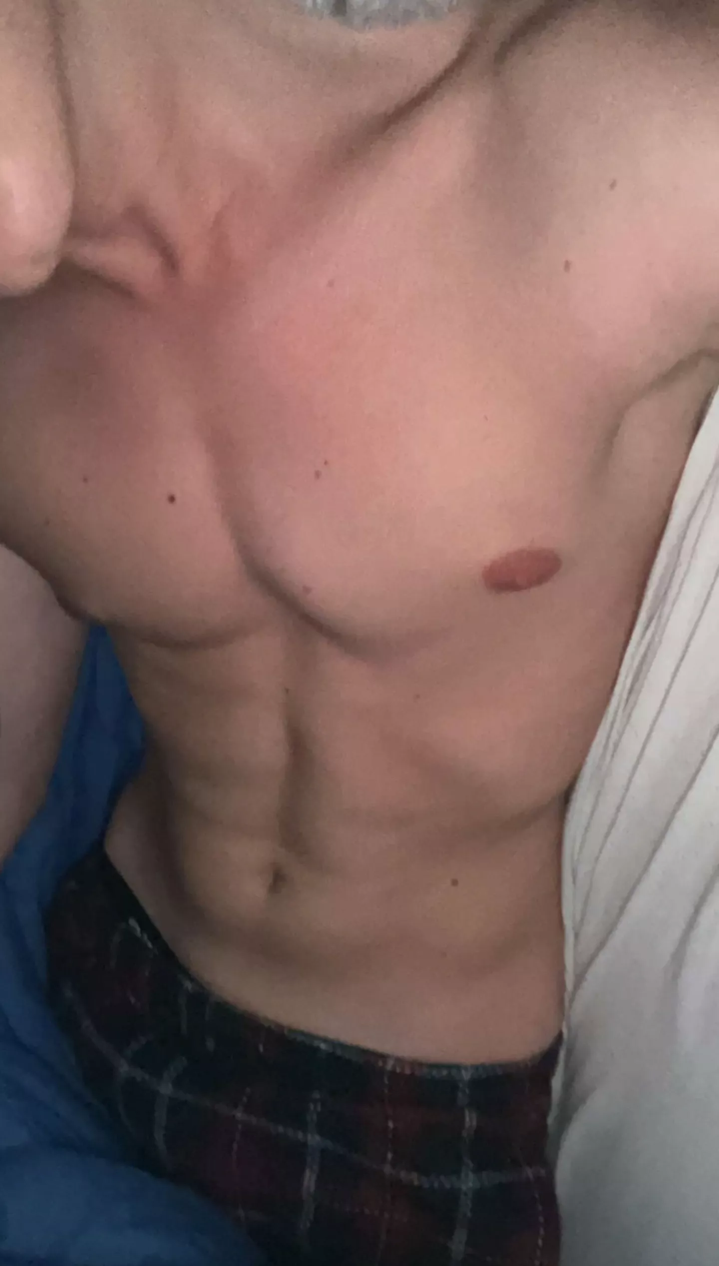 23 Anyone wanna chat? Feel free to hmu posted by swimboy_99