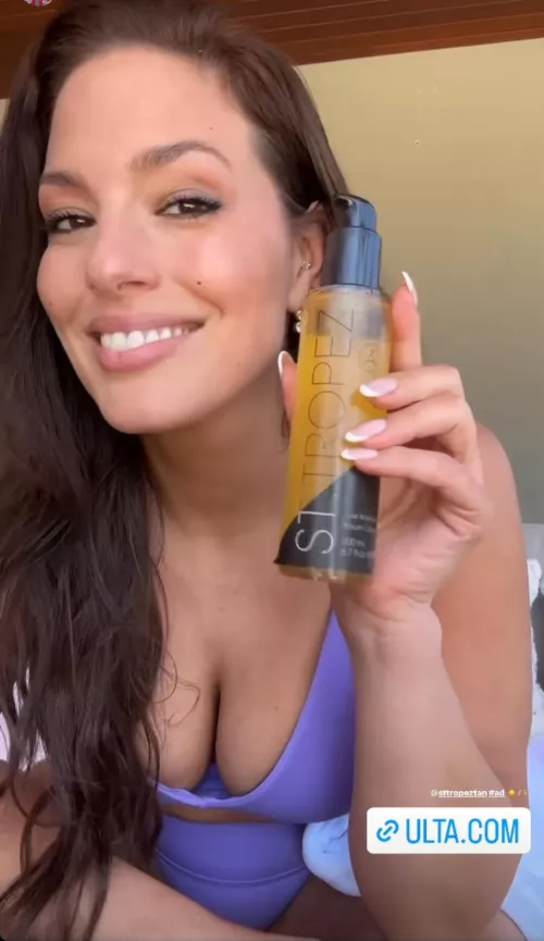 Ashley Graham by explorethedepths999