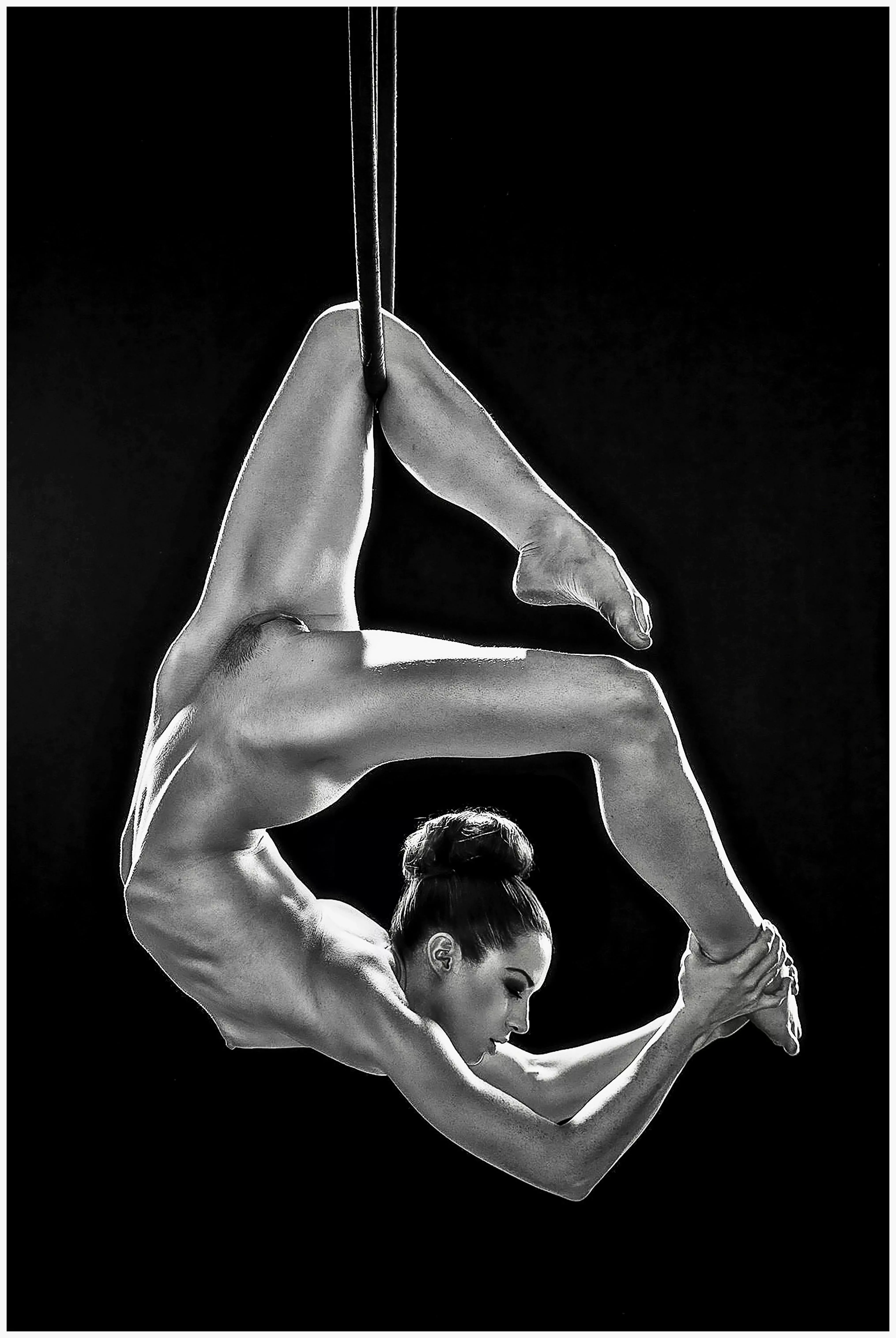 Beautiful rib cage pose posted by Difficult-Low-8013