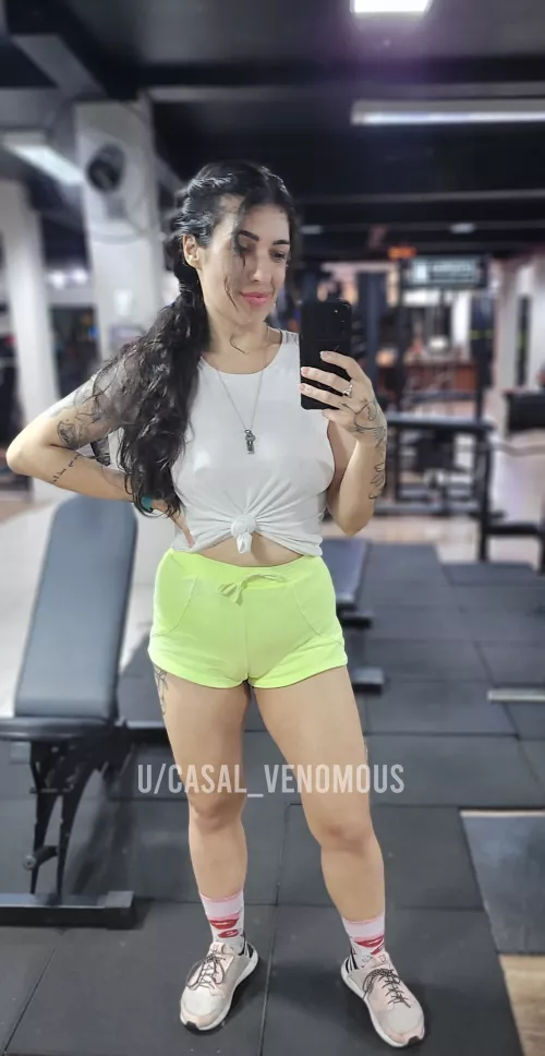 Braless at the gym by casal_venomous