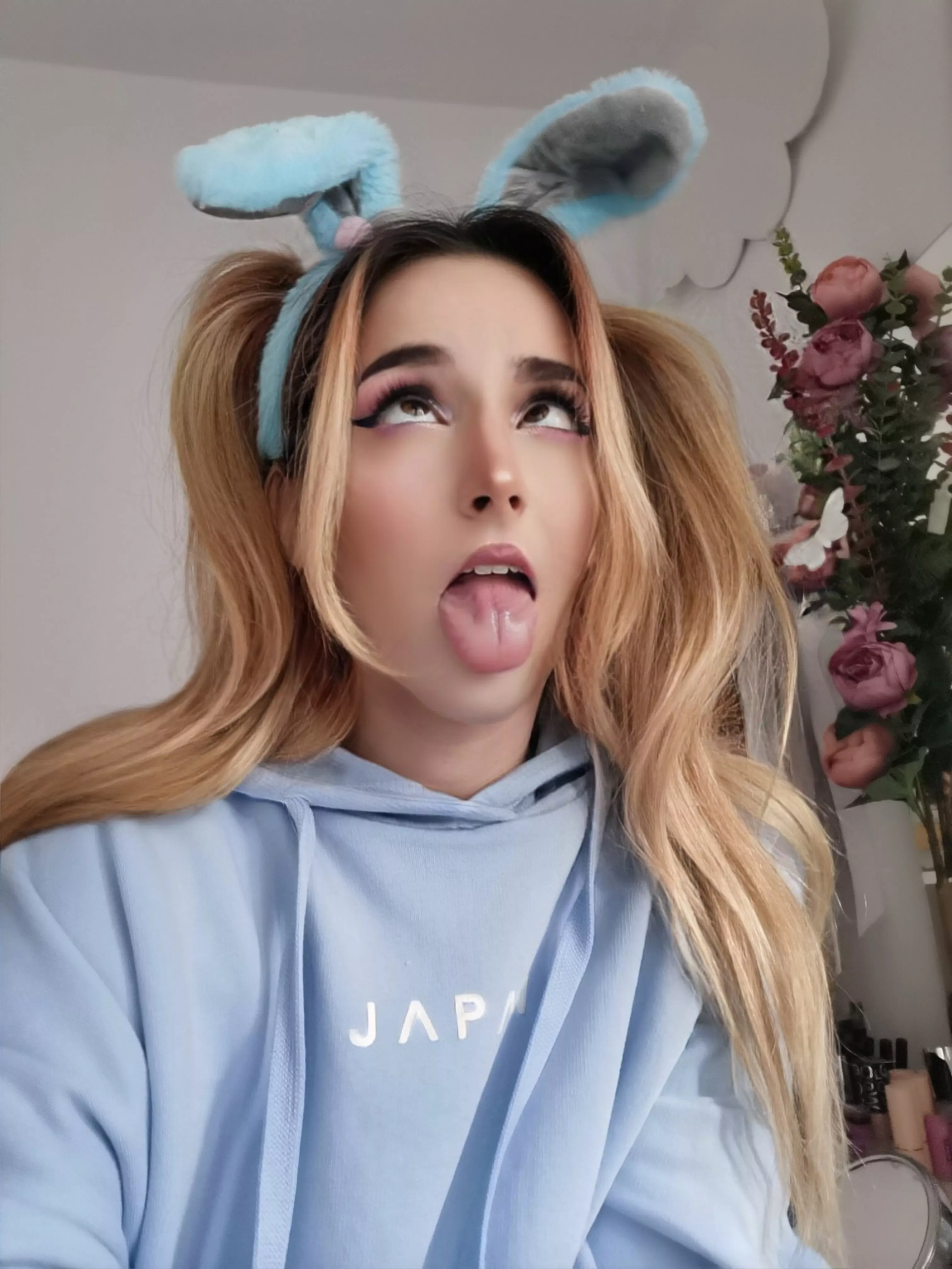 Cum! Play with this little bunny posted by miremi137