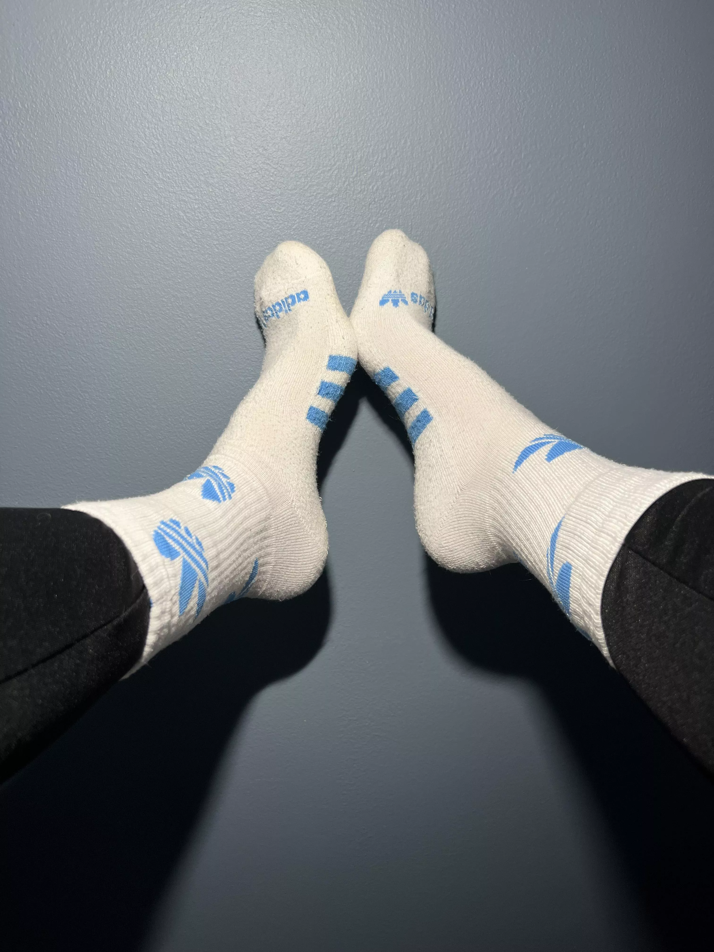 Do you like crew socks? 🖤💙 posted by AlluringlyMe