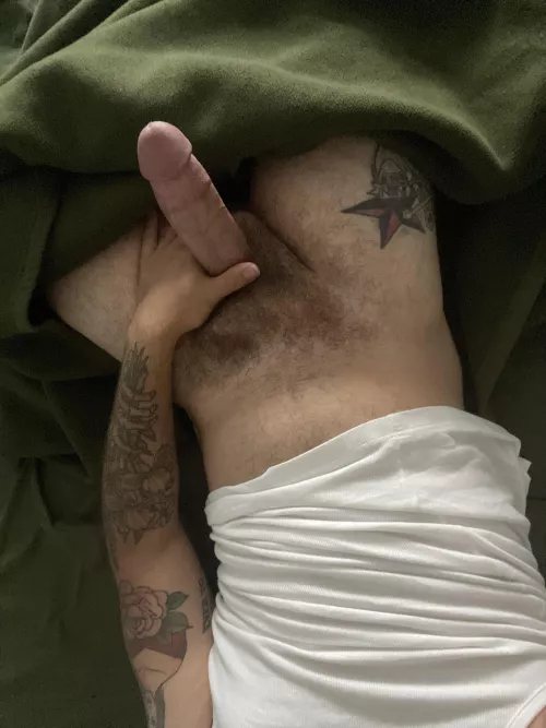 does this thing make my hand look small? by iggysmalls22