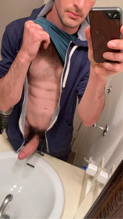 For a very good girl who deserves to be picked up and fucked on this sink 😘 by swoshyswo