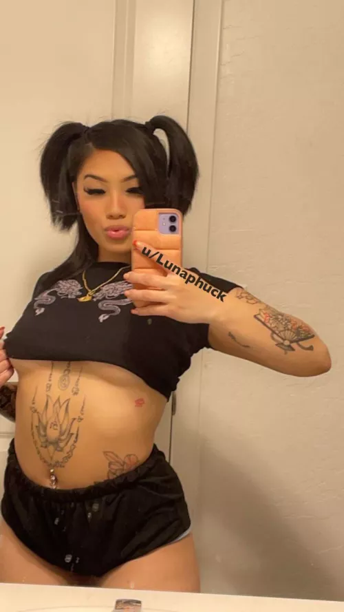 How do I Look? 👀 by Lunaphuck