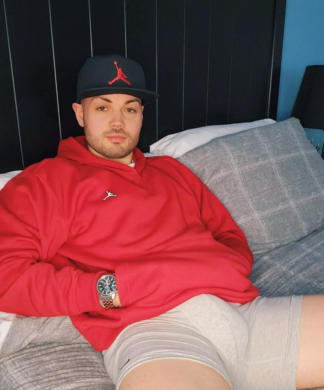 How you gonna worship my bulge? 😈 posted by Welsh_Chad