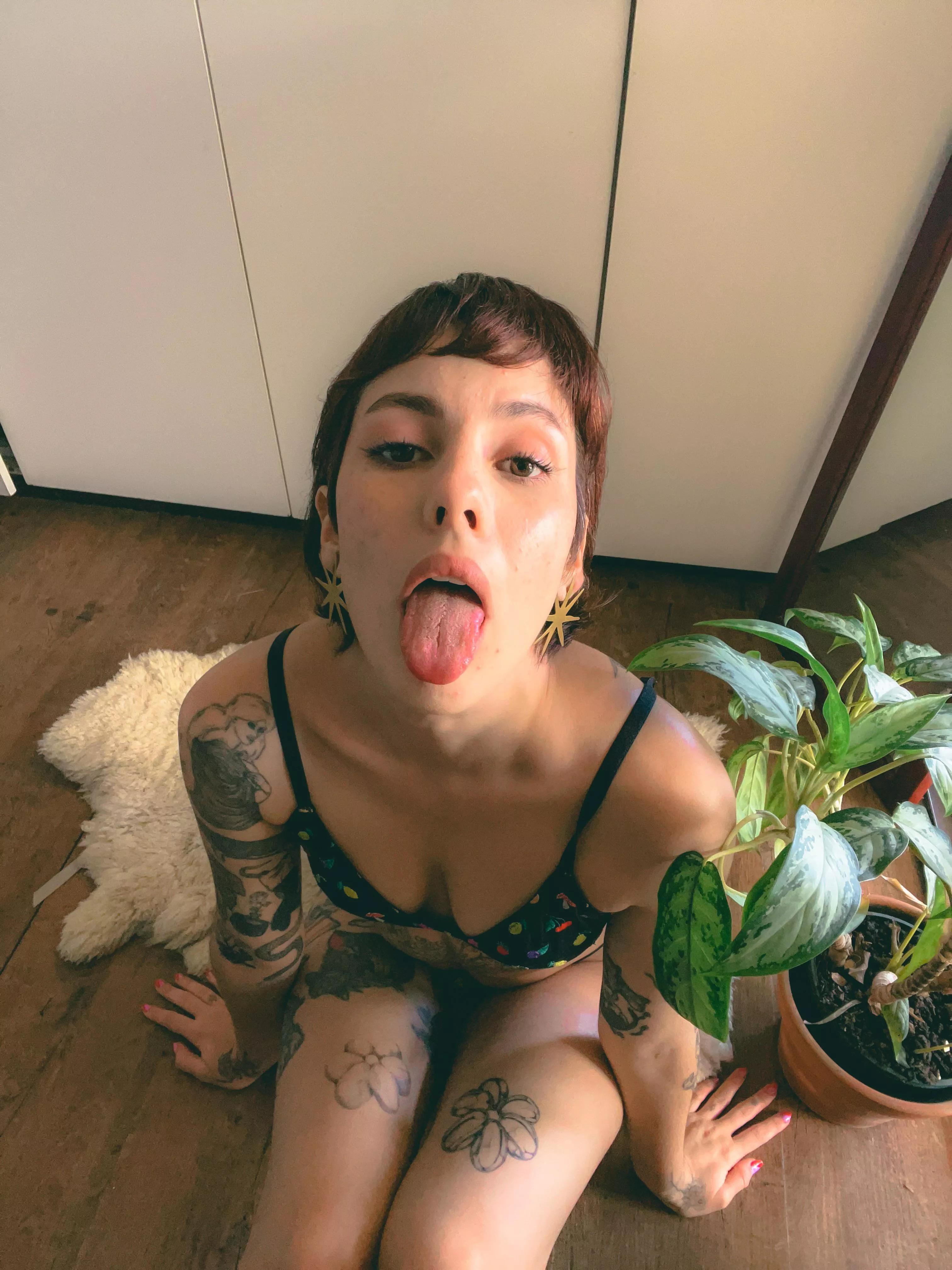 Id love to taste you 😇 posted by hellosofi