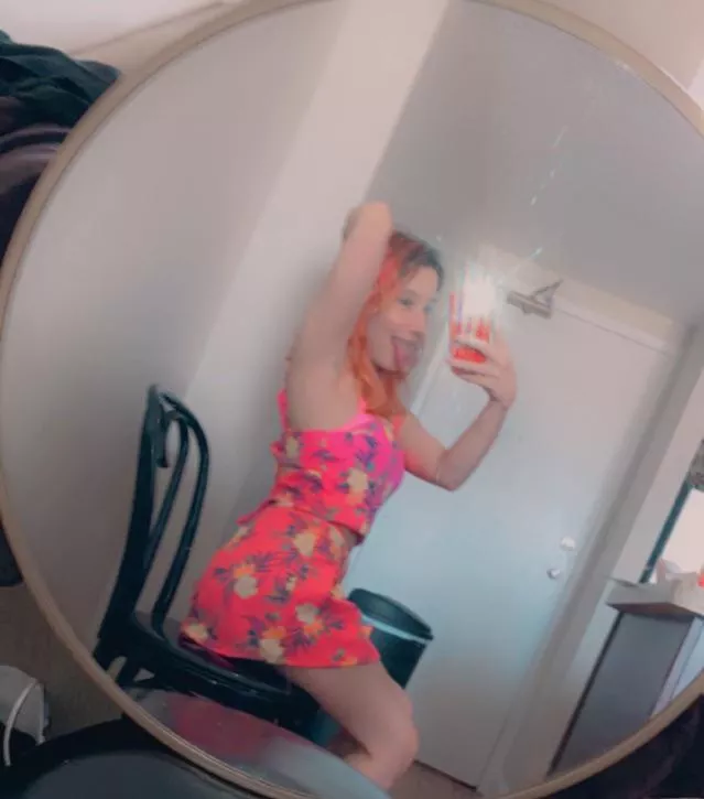 I’m horny , cum play with me posted by deszybabe