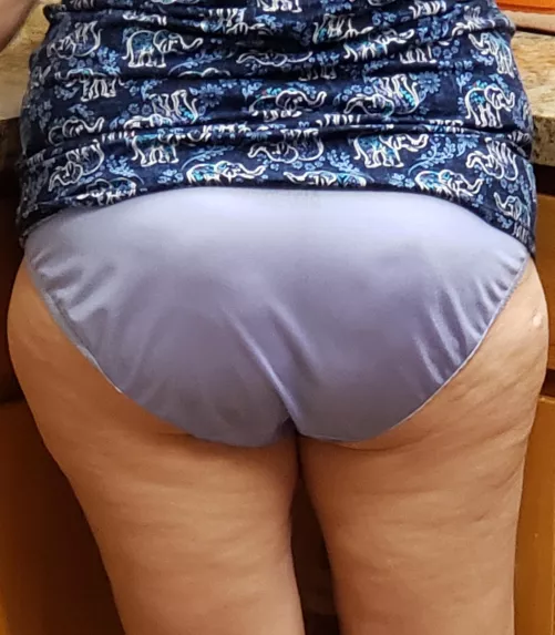 I'm leaving for work shortly and the wife is really horny this morning. Tell her what you want to do to her and give it to her good. by Beautiful_Contest631