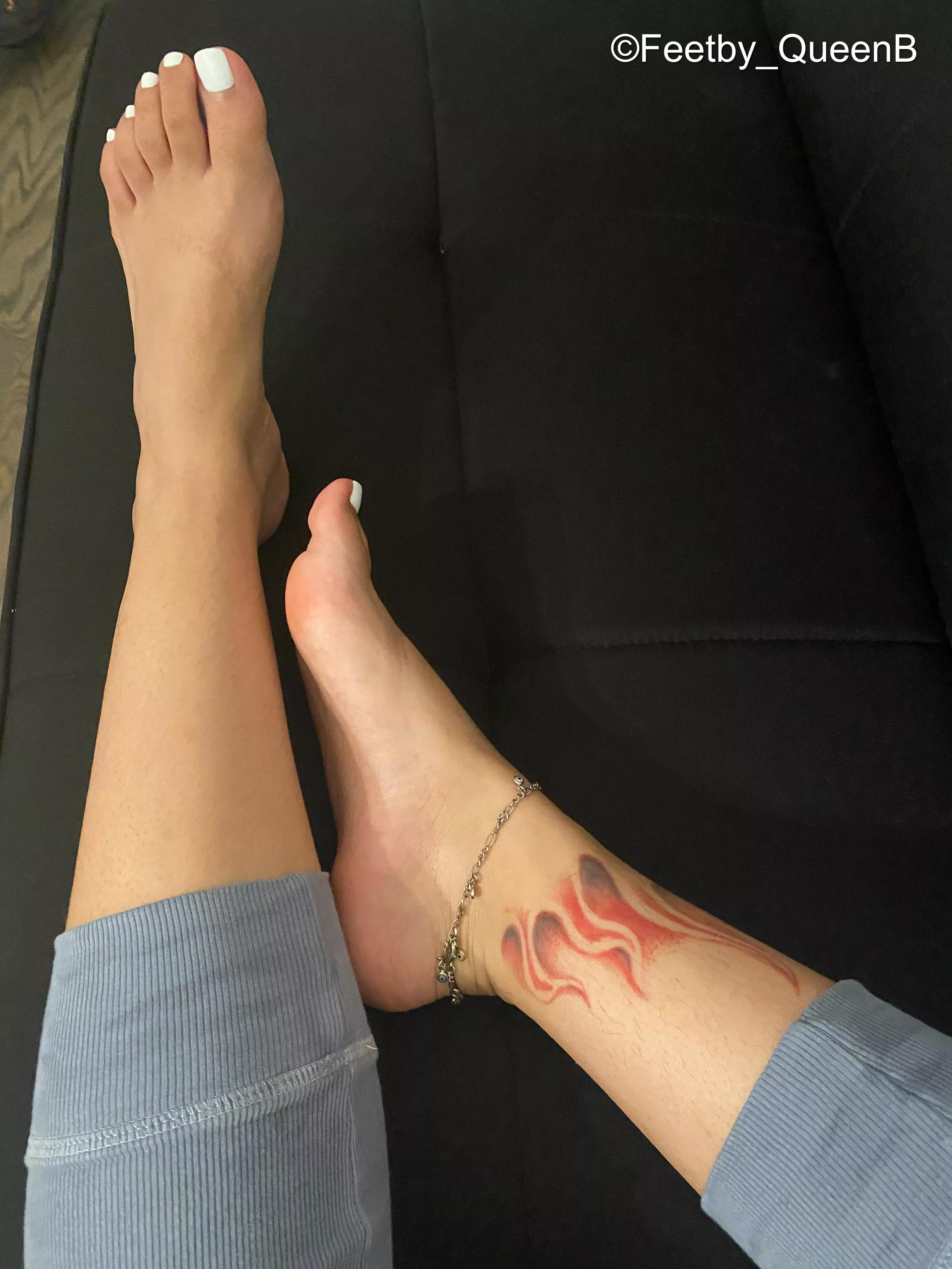 It’s a great day to get my feet licked 🥵🦶🏻👅 posted by Feetby_Queenb