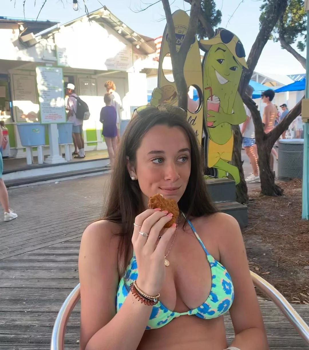 IUTR Eating a Cookie posted by LovesBoltOns