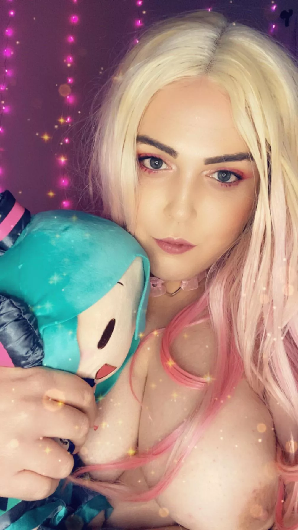 Miku is mesmerized, are you?😈 posted by Savings_Bell558