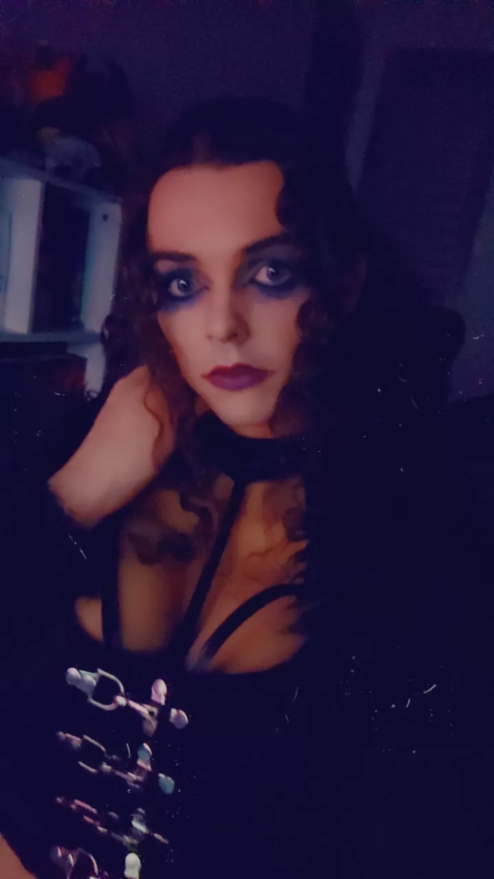 My eyes look so big in this make-up style posted by paperpain