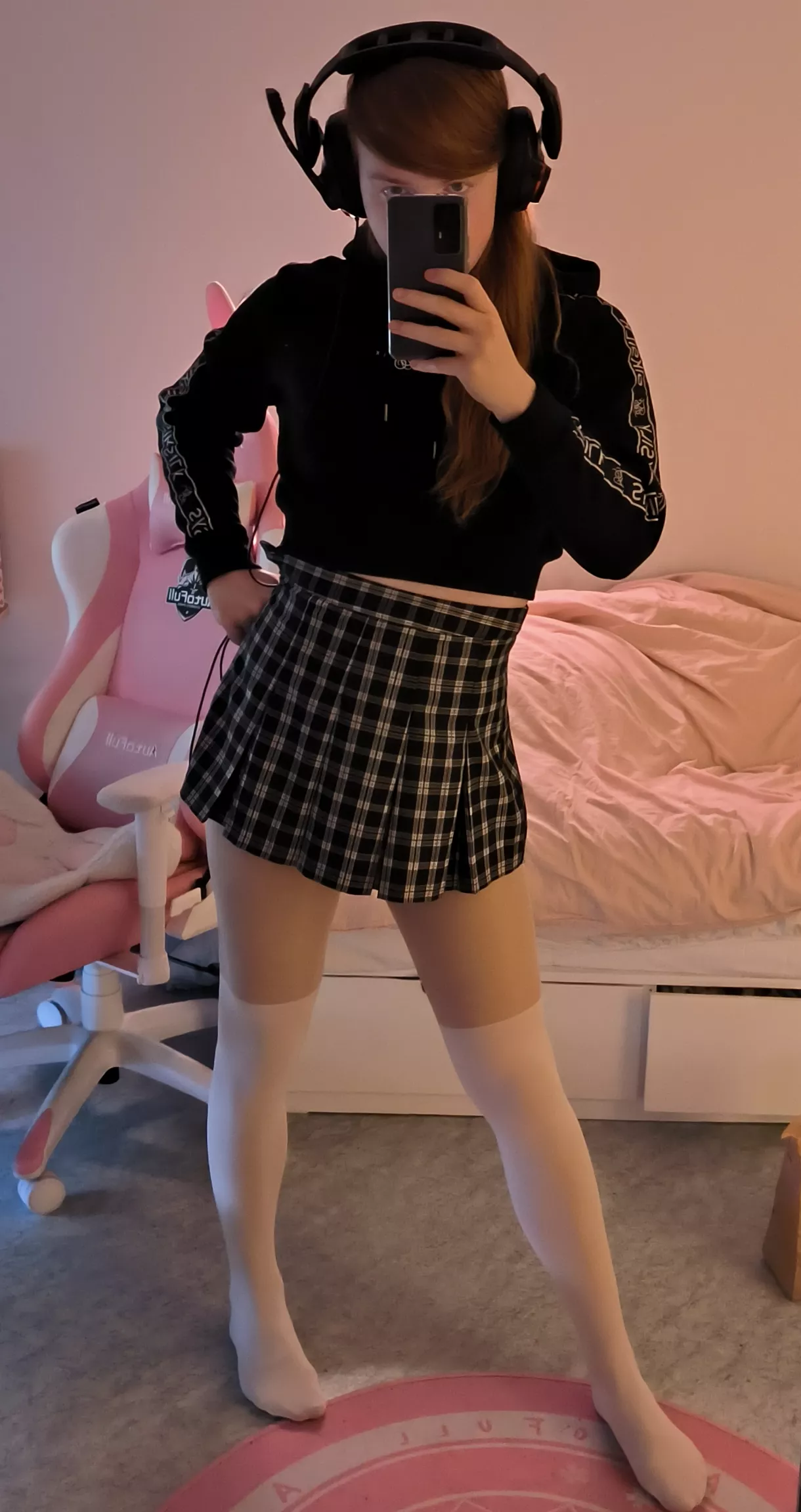 My gamer girl pose posted by BoiPrincess