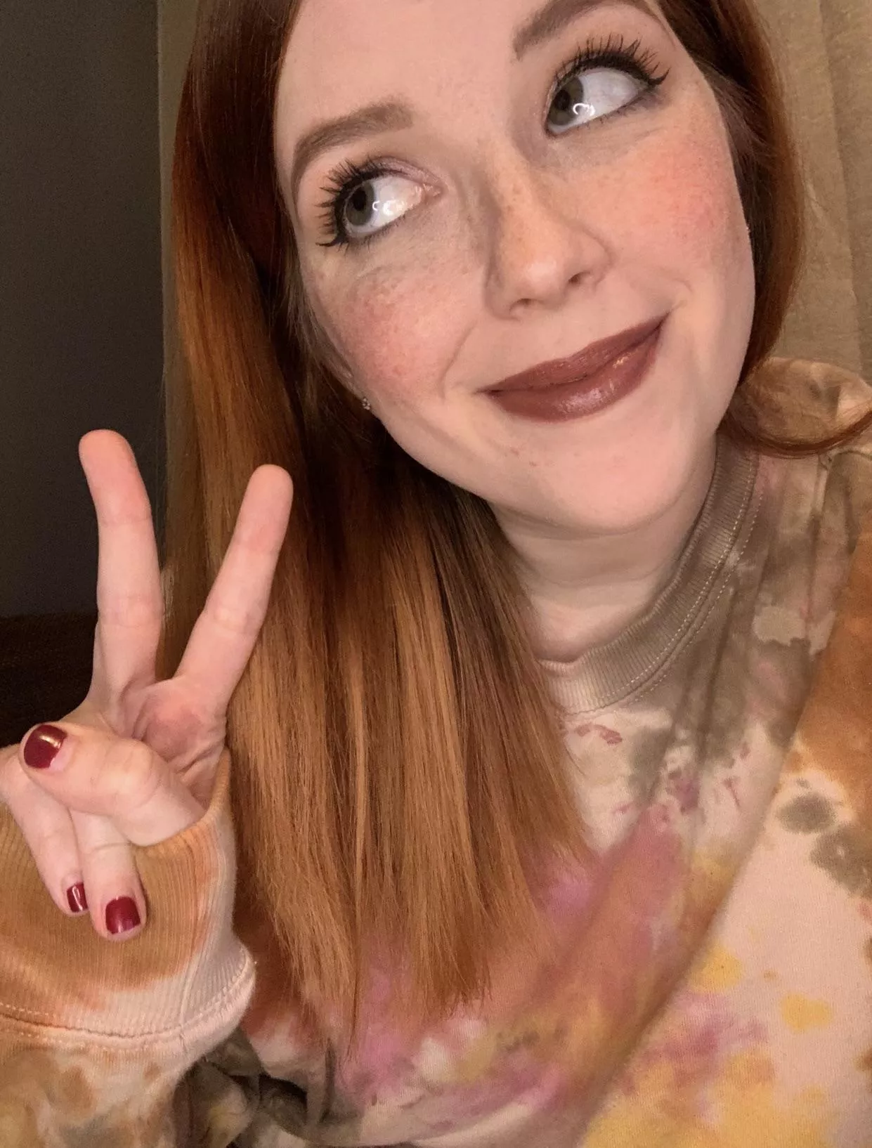 Spending a quiet Tuesday night in with some cats and Netflix! [F] posted by snildeep