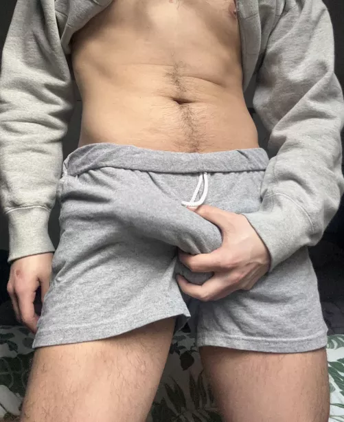 Taking bulge photos is very hard by hornygaytl