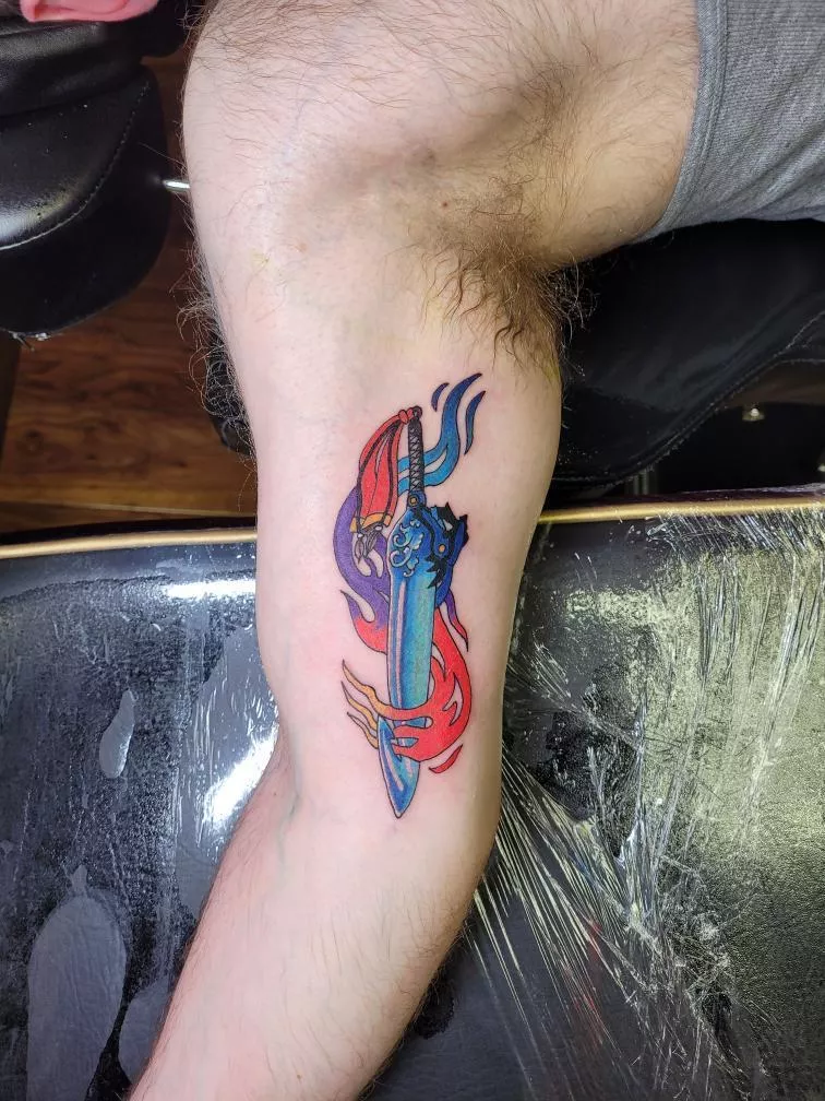 Tattoo and sweaty pits posted by Feetfantasyforu