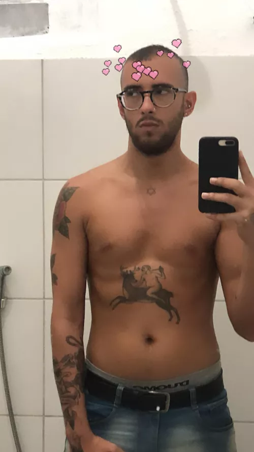 tell me, do I look cute? by levizorde