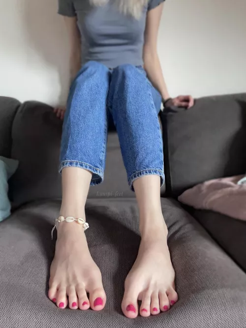 This pink makes them look so cute! Would you suck them? 🩷 by knuspi_feet