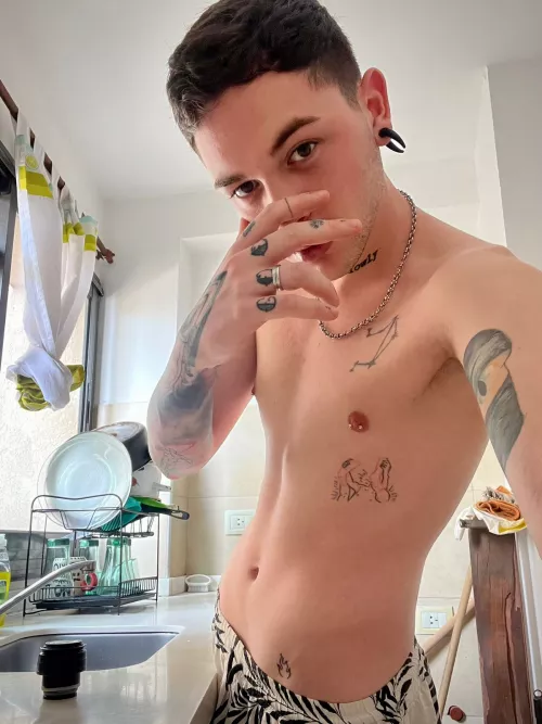 Want to see what I can make you feel? by IamGiovanni95