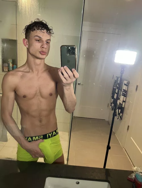 (18) If your BF didn't send you anything to nut to today, i’ll send you some nudes. by goodluckgeniee