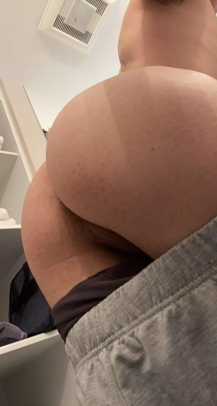 [19] woke up ready to take some dick😇 posted by grape45045