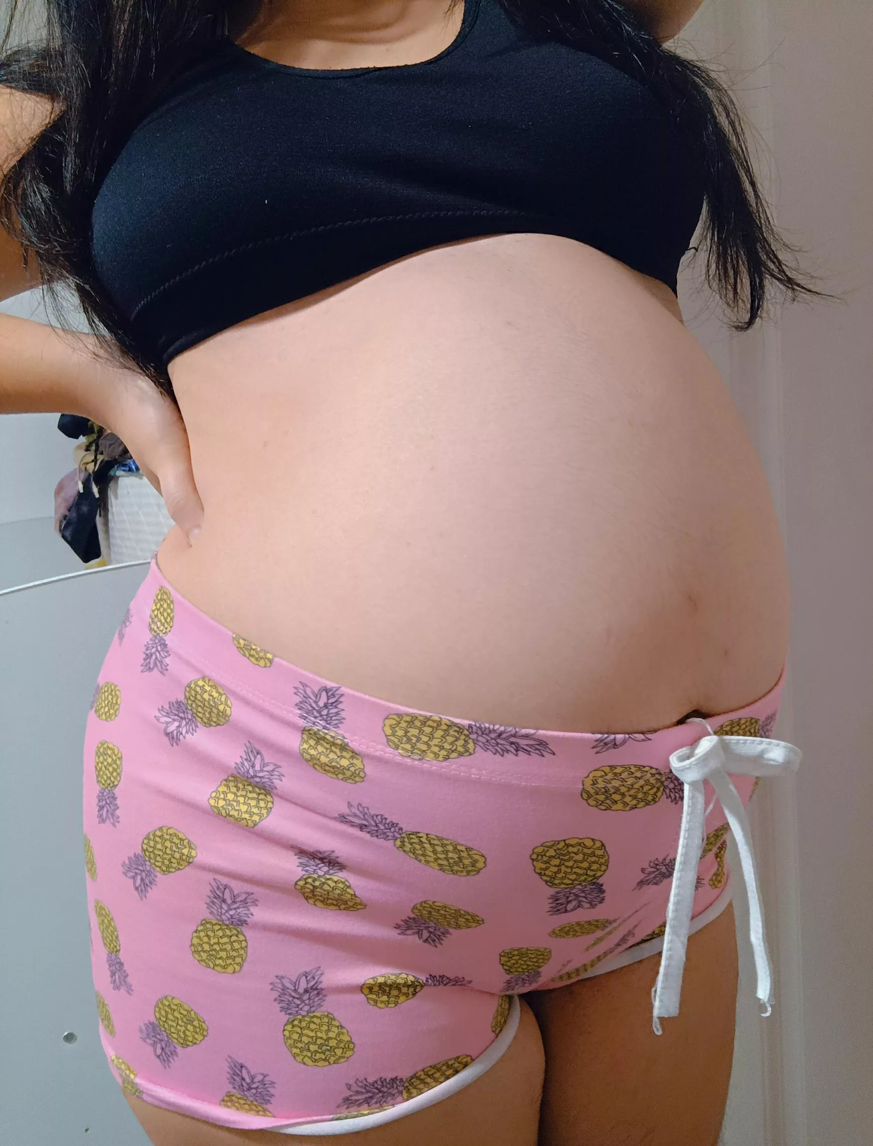 28 week of pregnancy 😻 😻 posted by sweetpiggy77