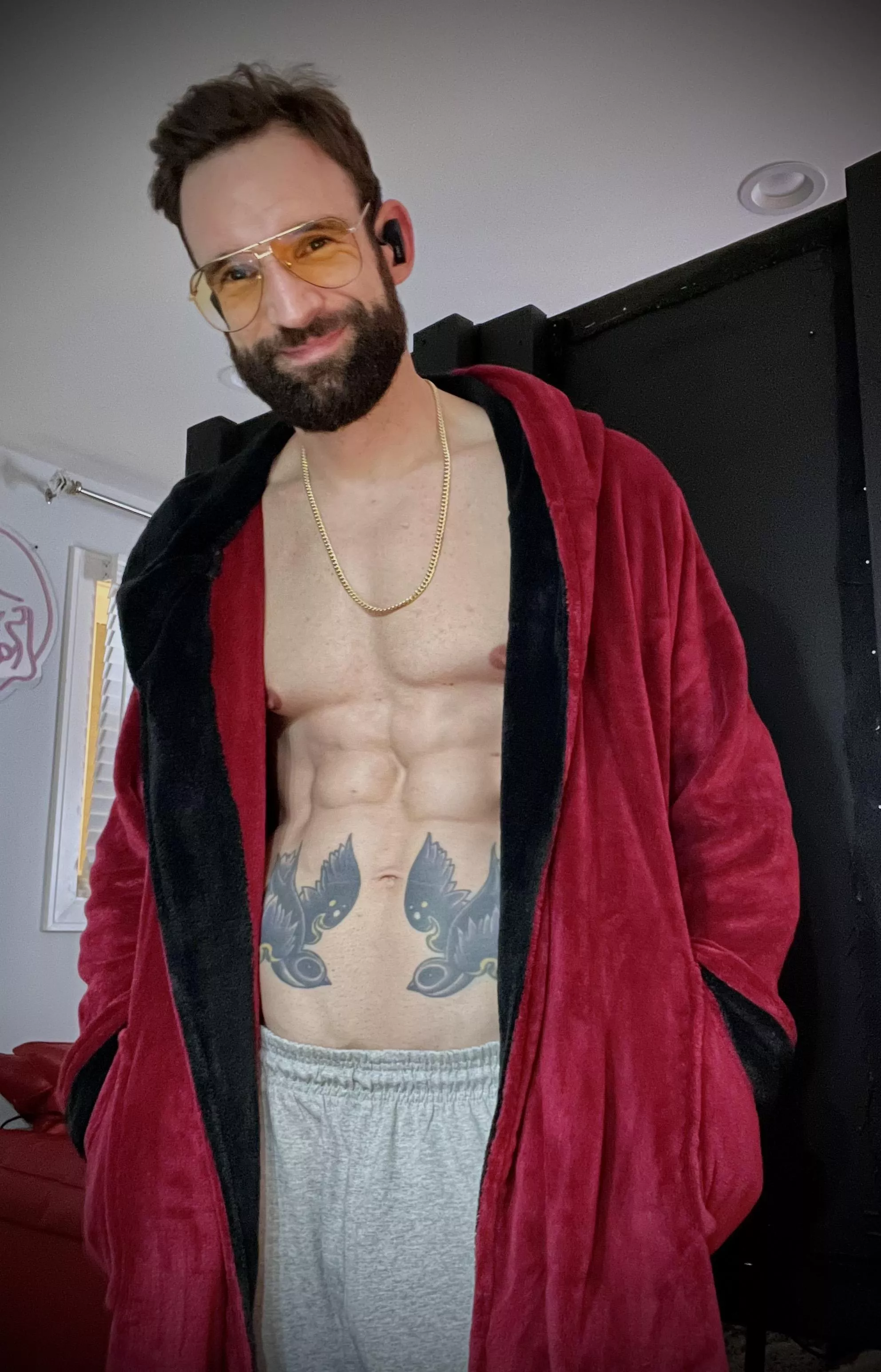 [40] Do you younger guys wear bathrobes? Or am I getting old lol posted by tepelorn