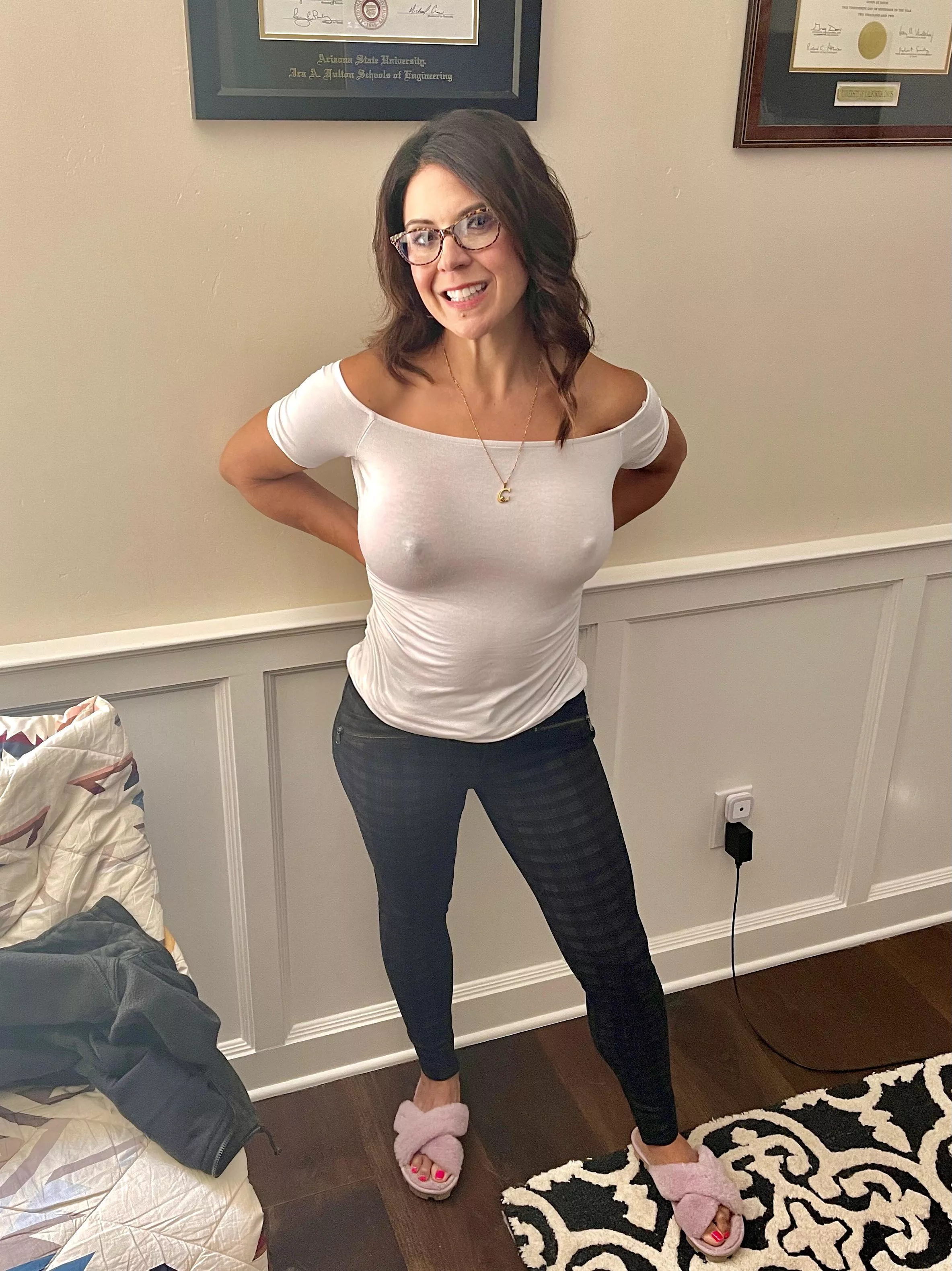 Can I be a housewife cougar? I just wouldn't know how I can trick cubs to come inside🤔 (46F) posted by serejin
