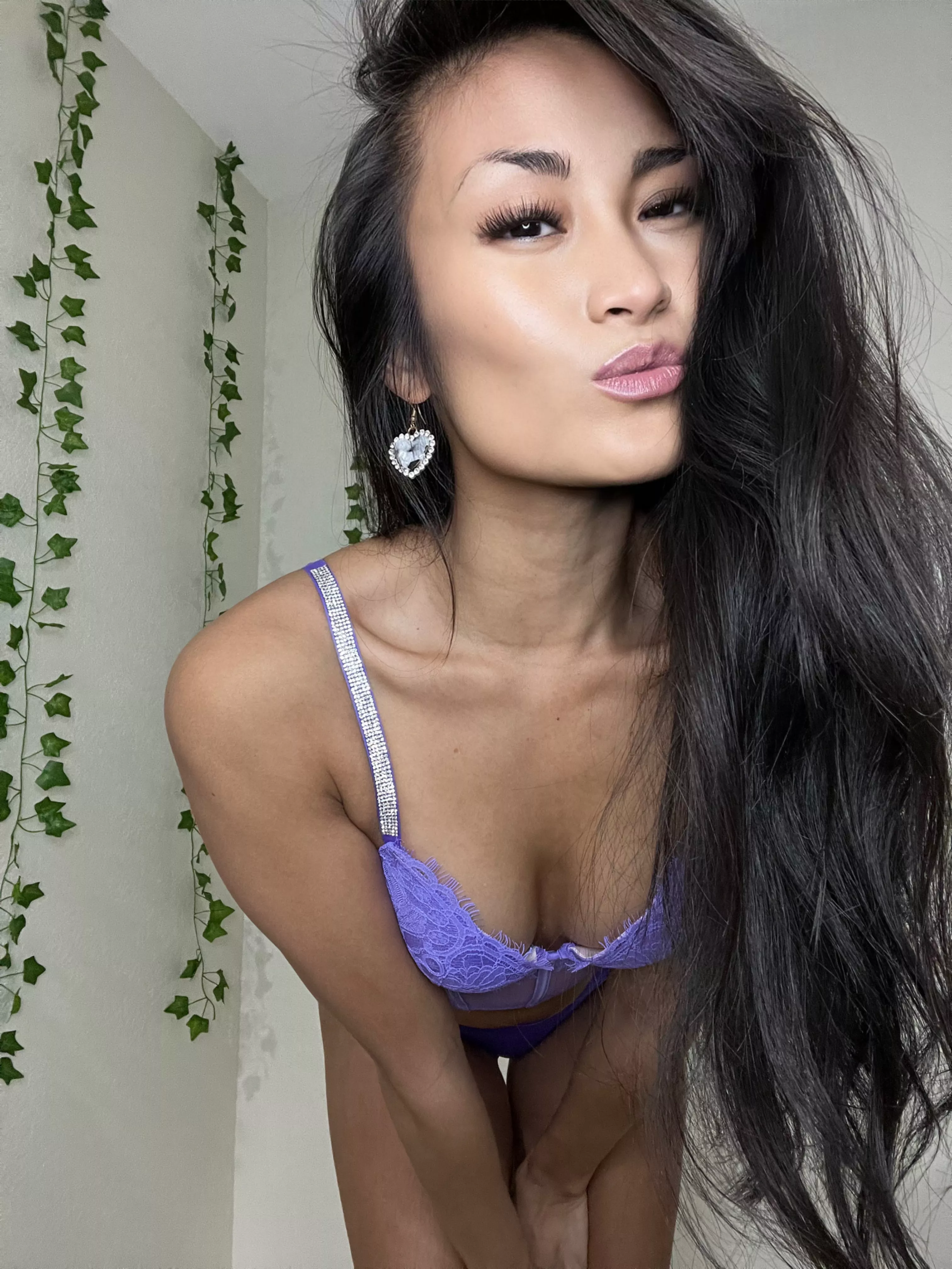 Describe my body in one word please🥰💖 posted by sunshinesinababy