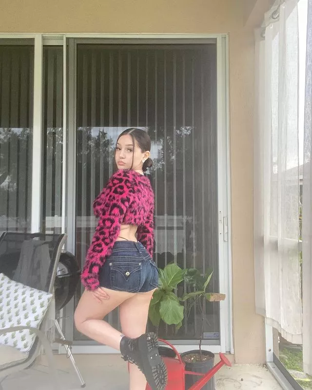 Enjoying the tropical breeze posted by kill4norma