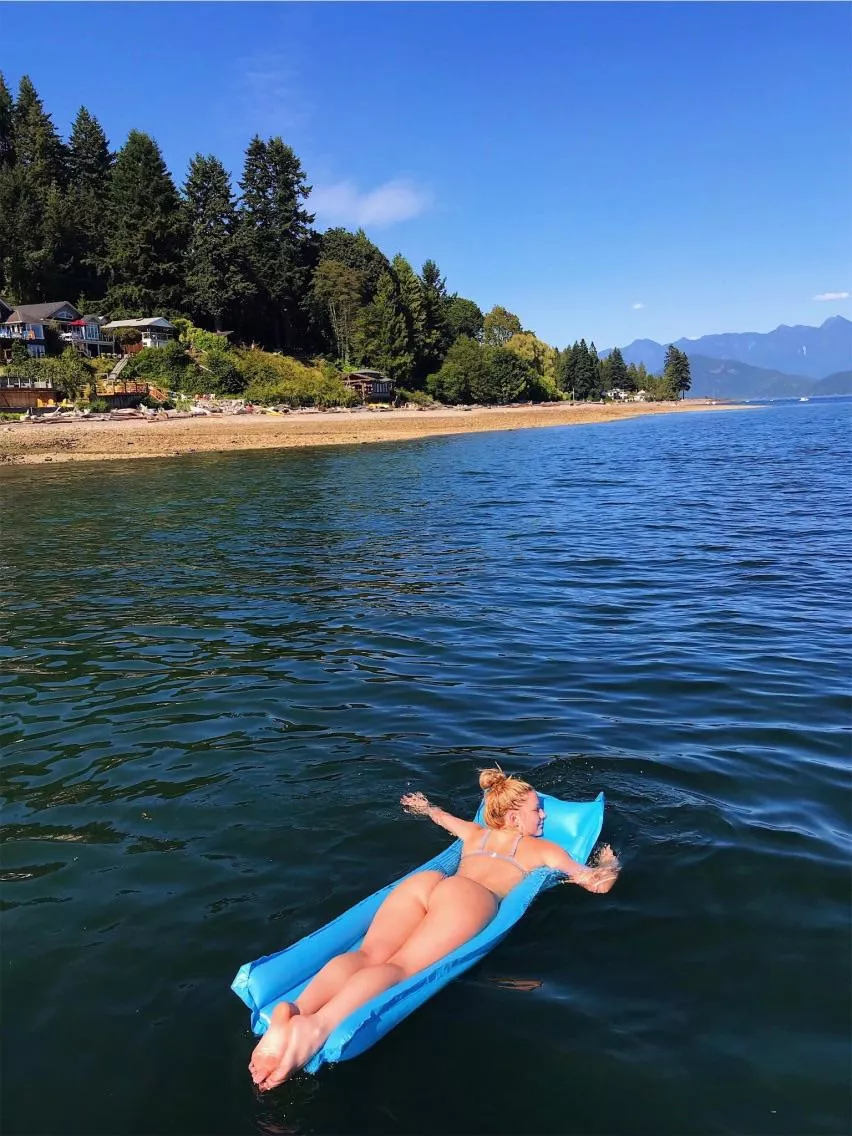 Enjoying the view? posted by Aprilbanx