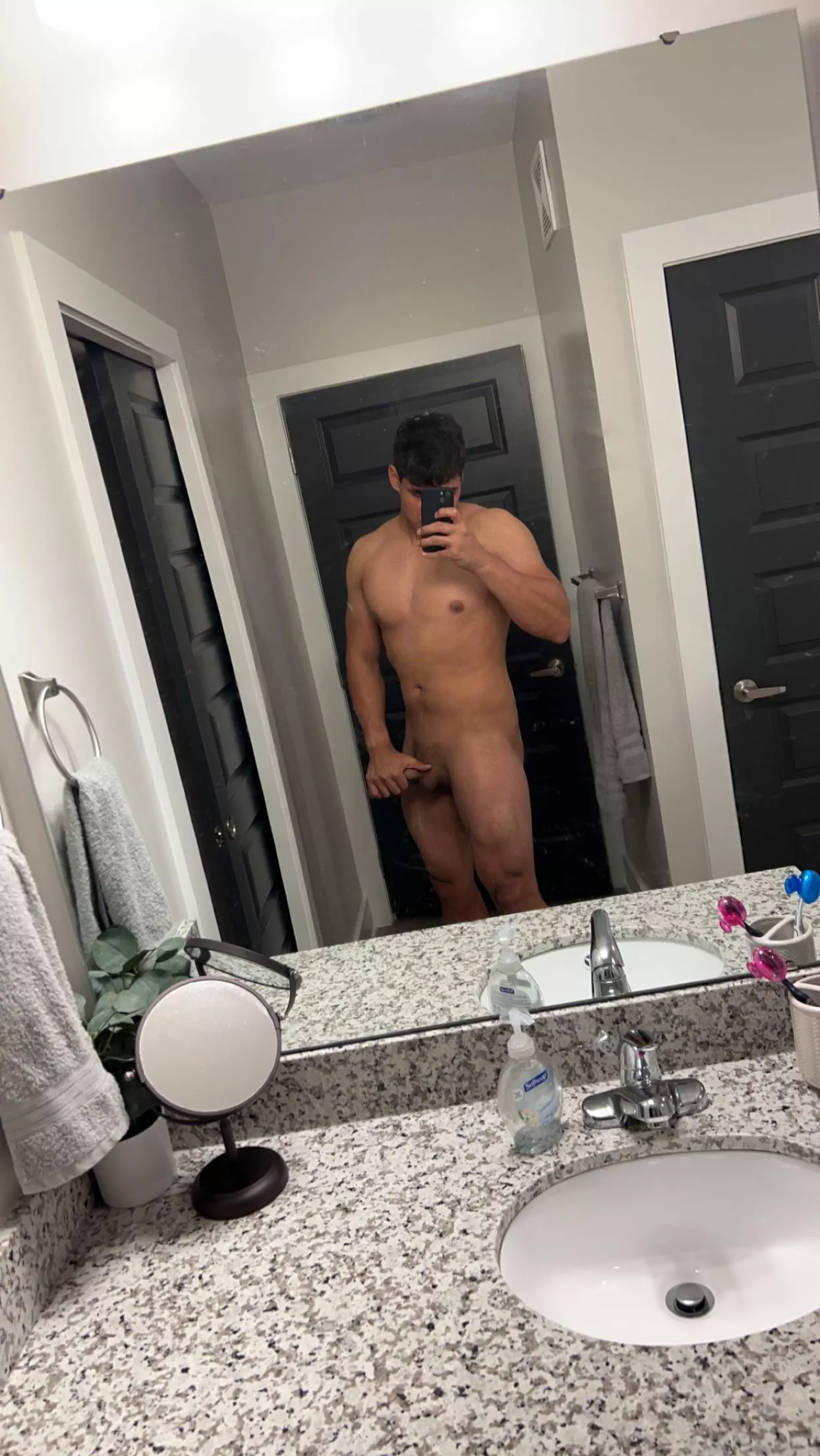 Feeling good today, DM me with your thoughts!🥺❤️😭 posted by seggsandmilk