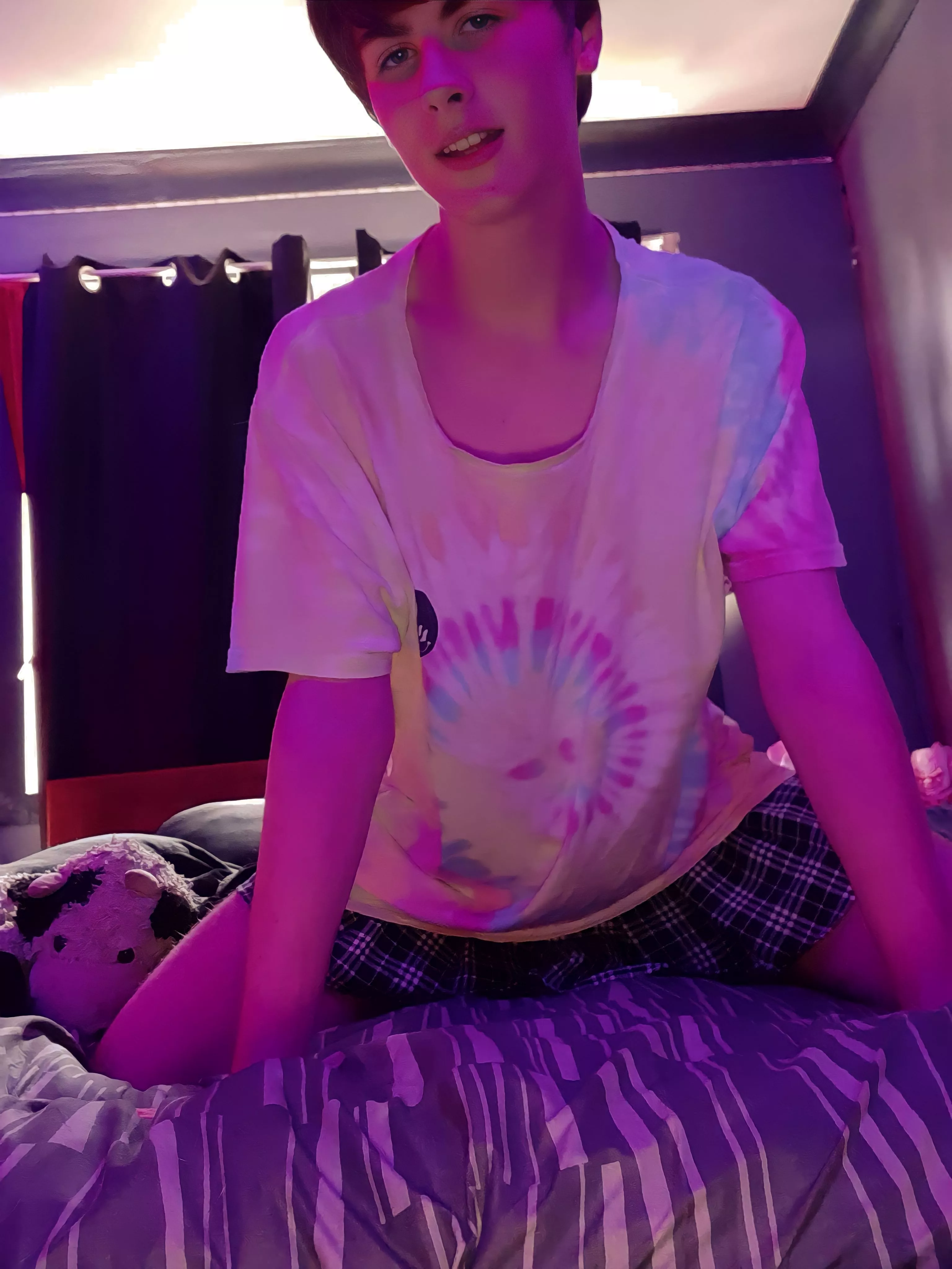 Felt very cute in my skirt today 😌💕 posted by Maximum-Account8133