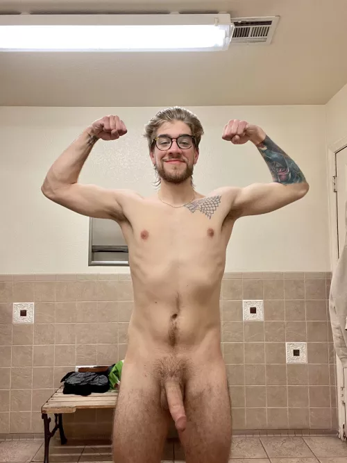 Flexing everything I have 💪🏼😏 by coltdaniel-