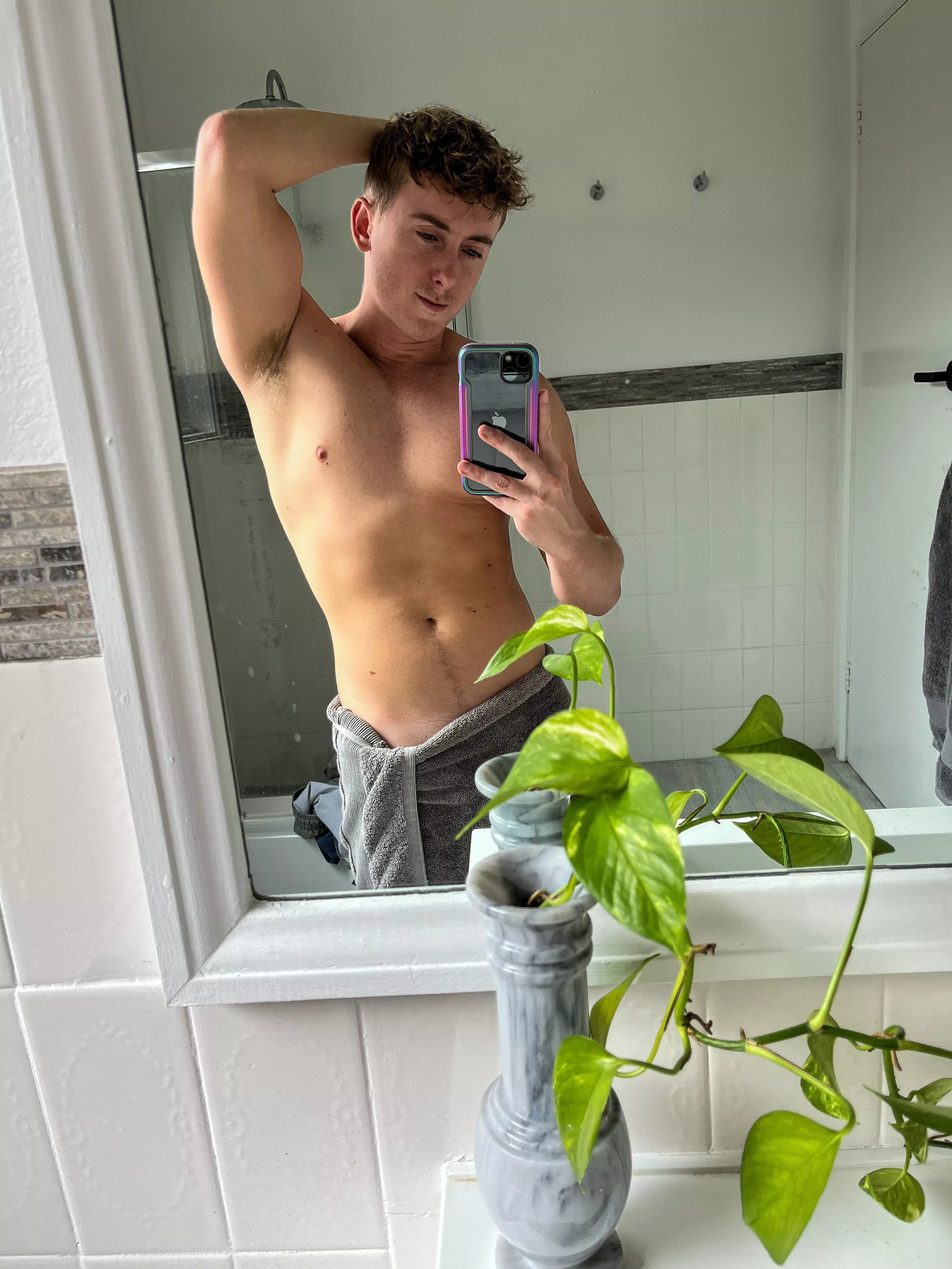 Fresh pits straight out the shower after a sweaty workout 🥵 who wants a lick? posted by shortaussieboy