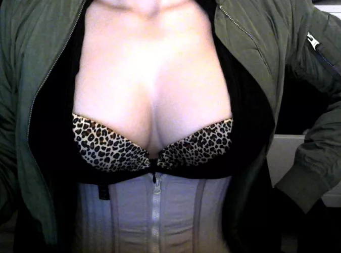 Getting ready for some streaming night by Decent_Total_3008