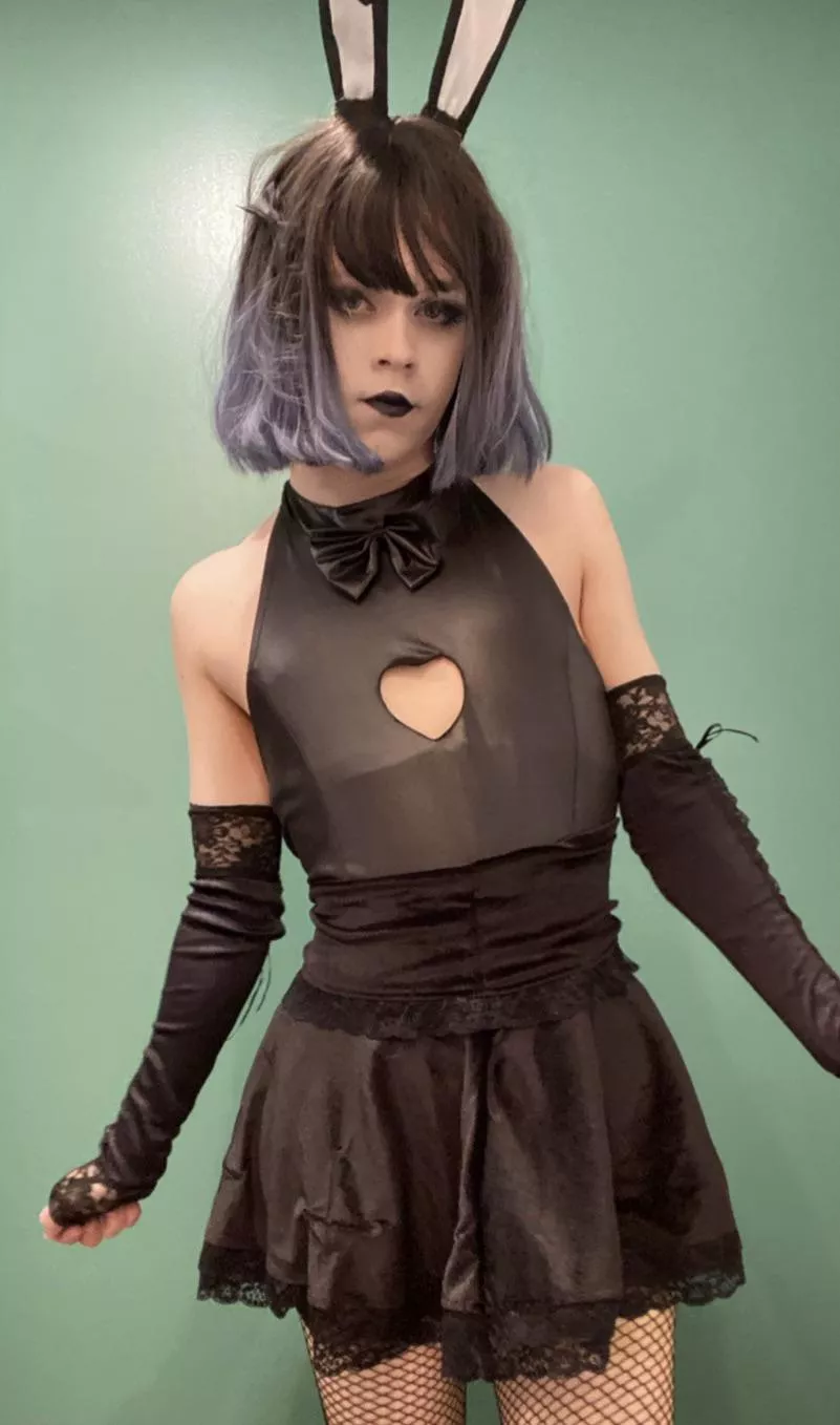 Got my self a cute outfit for easter🖤 I hope you all like goth bunny boys🖤 posted by Dry-Apple2493