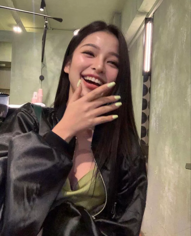 Her Laugh Is Contagious posted by shegotmebad