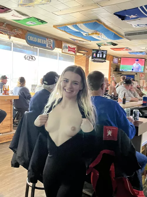 I love showing off in a full bar by Babykaittt
