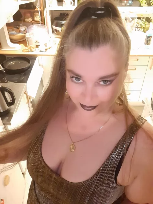 I'm looking at you! by trissymissy