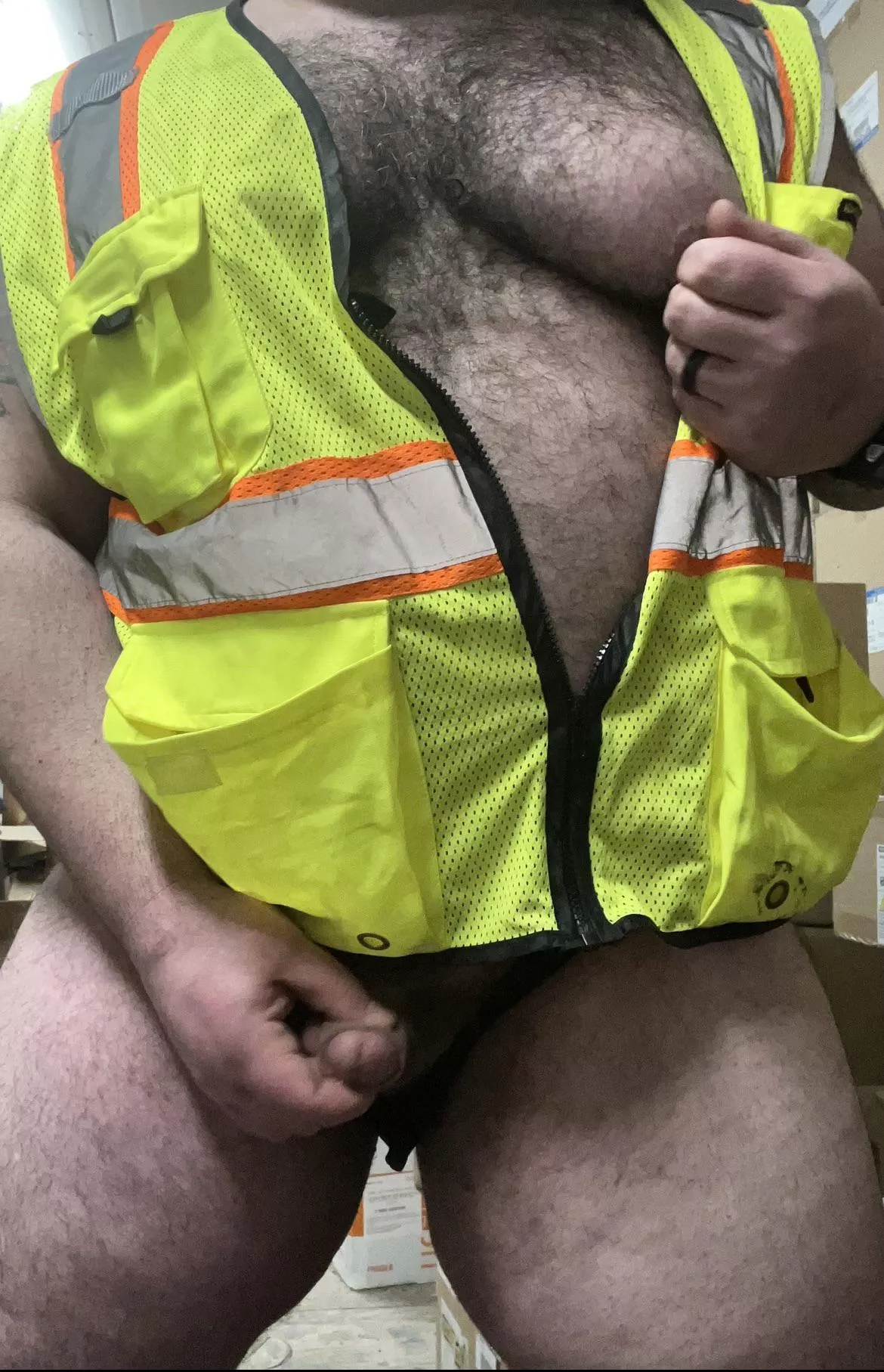 Jobsite’s quiet today cause of the holiday this weekend, now’s the time to breed you in my office 🐻 posted by bigmikemccarthy
